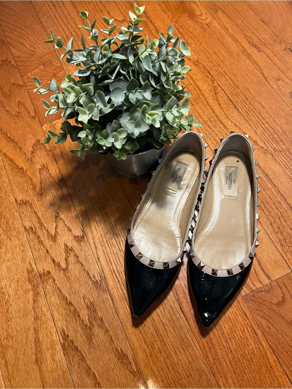 Valentino Garavani Black Patent Pointed-Toe Rockstud Flats